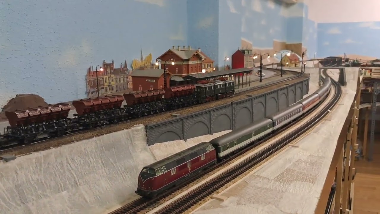 Some random running and work progress on my Märklin Model Railroad #modellbahn #eisenbahn