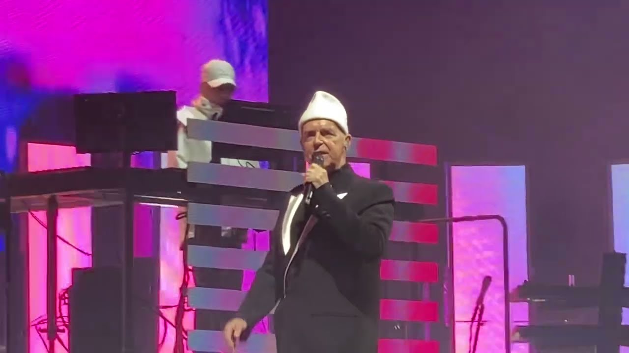 Pet Shop Boys - Single-Bilingual / Se a Vida É (Live @ Utilita Arena, Newcastle, UK, 27-05-2022)