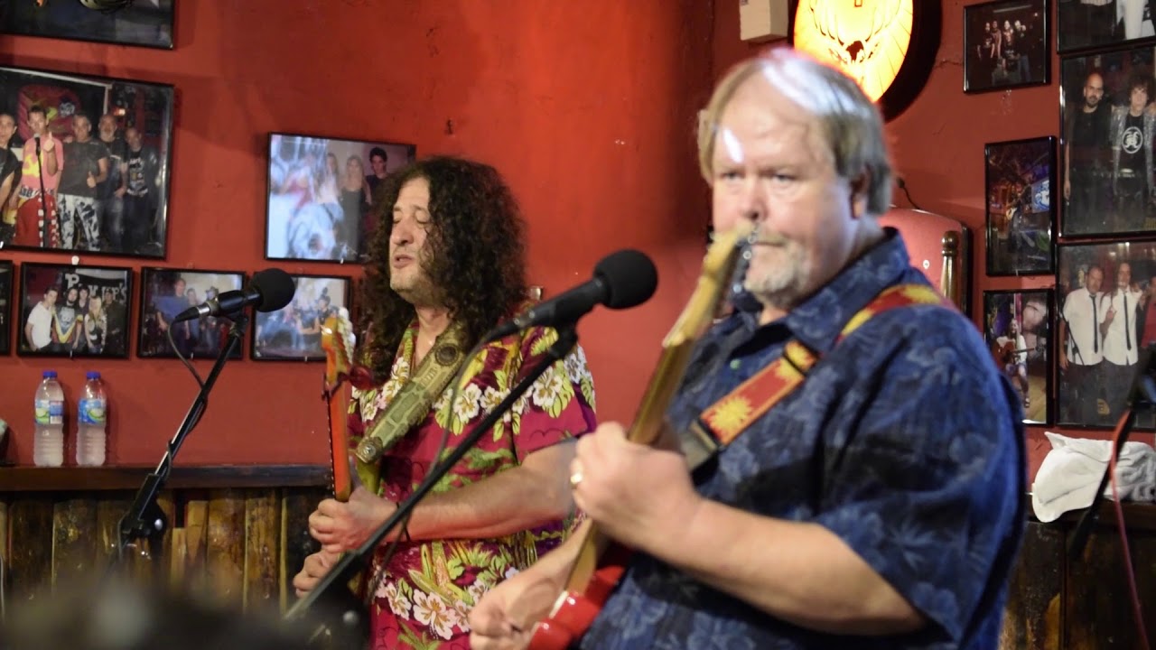 BIG LEGGED WOMAN  (Buddy Whittington & Santiago Campillo)