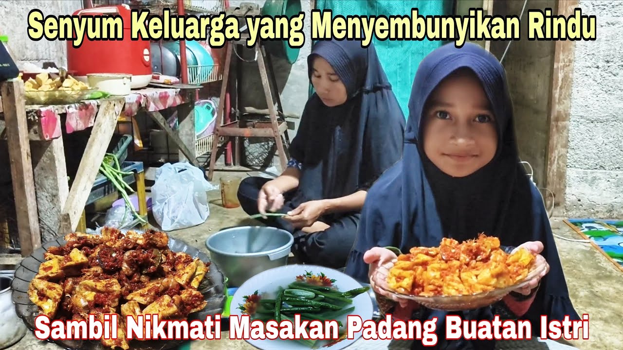 SENYUM KELUARGA YANG MENYEMBUNYIKAN RINDU, SAMBIL NIKMATI MASAKAN PADANG BUATAN ISTRI