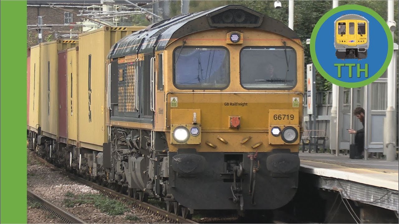 Trains at Hackney Wick