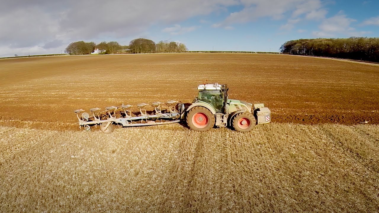 Fendt 724 Vario Tractor and Lemken 7 Furrow Plough
