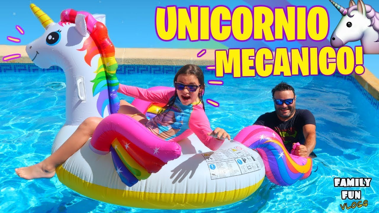 RETOS Y JUEGOS EN LA PISCINA 🌊con un HINCHABLE GIGANTE!