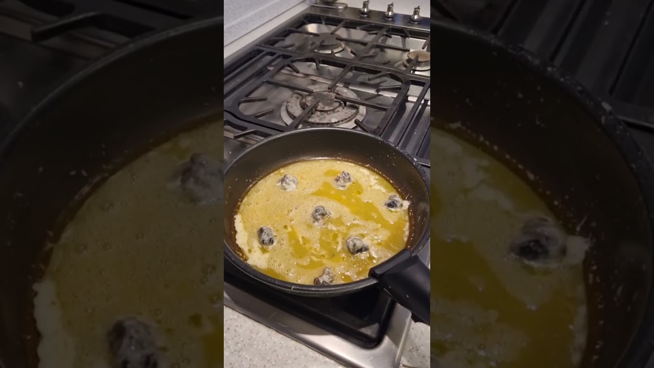 scrambled eggs with snails