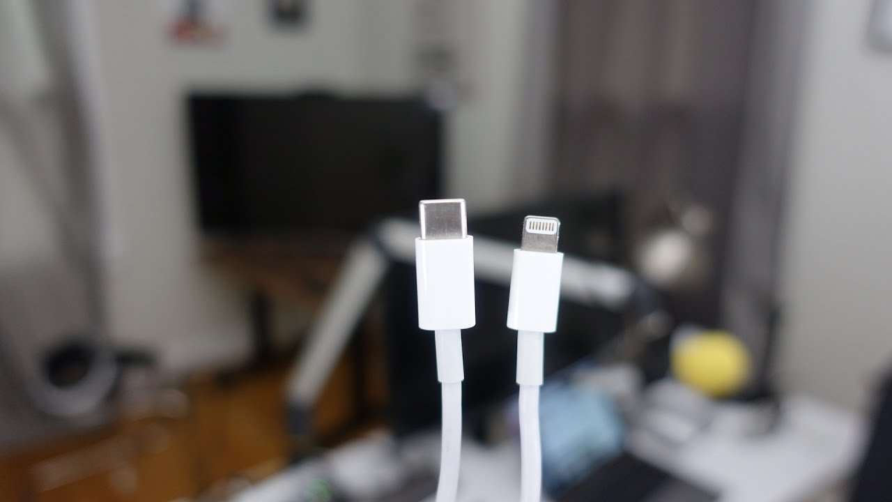 Review: USB-C to Lightning Cable - a must-have for the 12.9