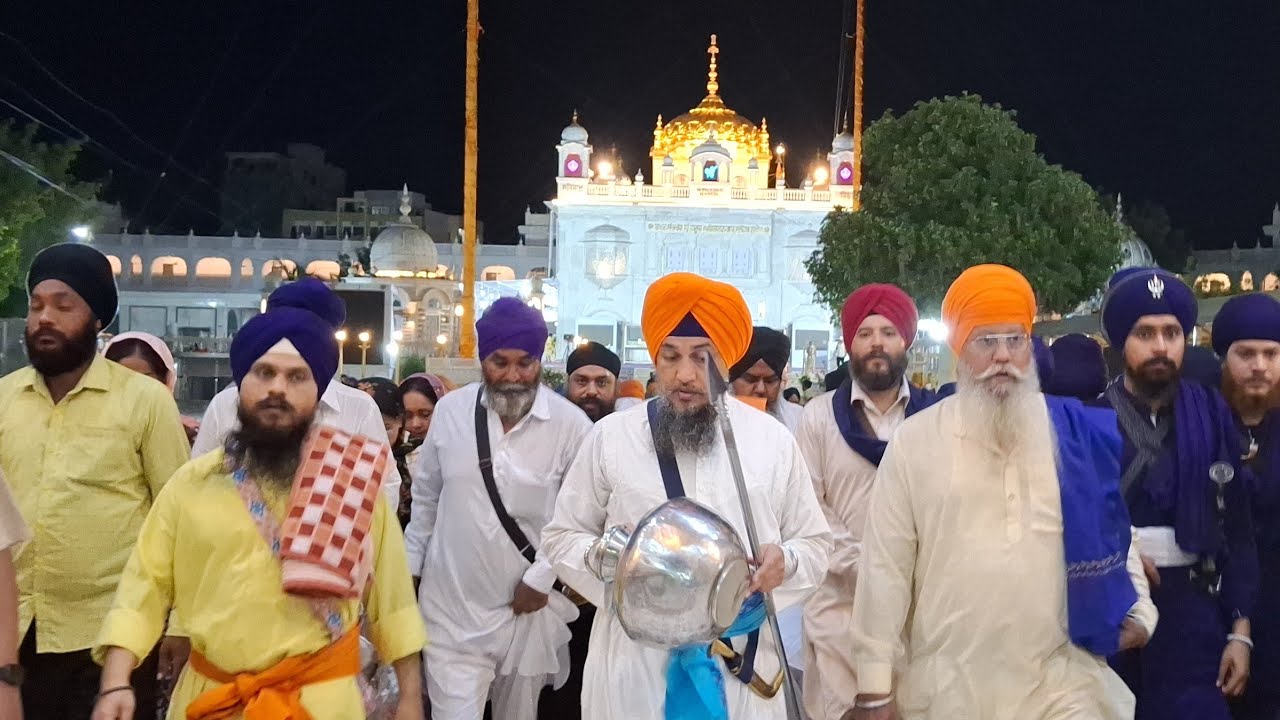 ਅਮ੍ਰਿਤ ਵੇਲੇ ਉਠਨ ਦੀ ਕੀਰਪਾ ਹੁੰਦੀ ਦਰਸ਼ਨ ਕਰਕੇ ਗਾਗਰ ਦੀ ਸੇਵਾ ਦੇ