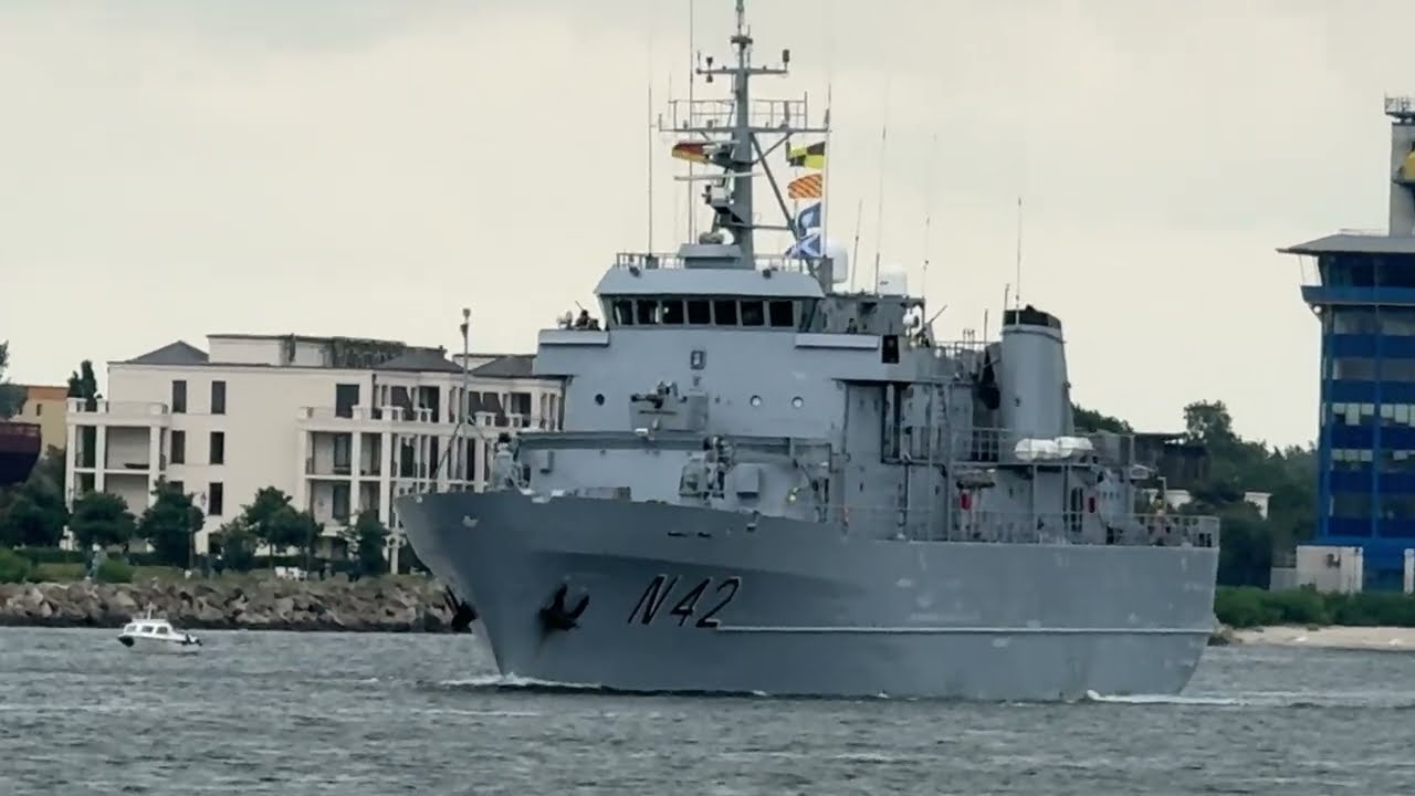 Baltops 2025: военно-морской корабль jotvingis (n 42) Листья Rostock Port ...