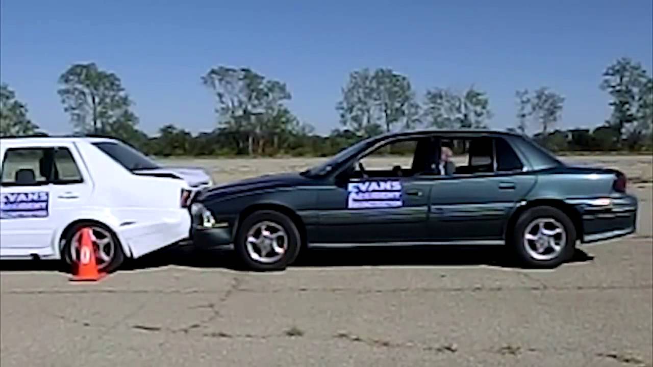 208. VW Jetta vs Pontiac Grand Am Crash Test