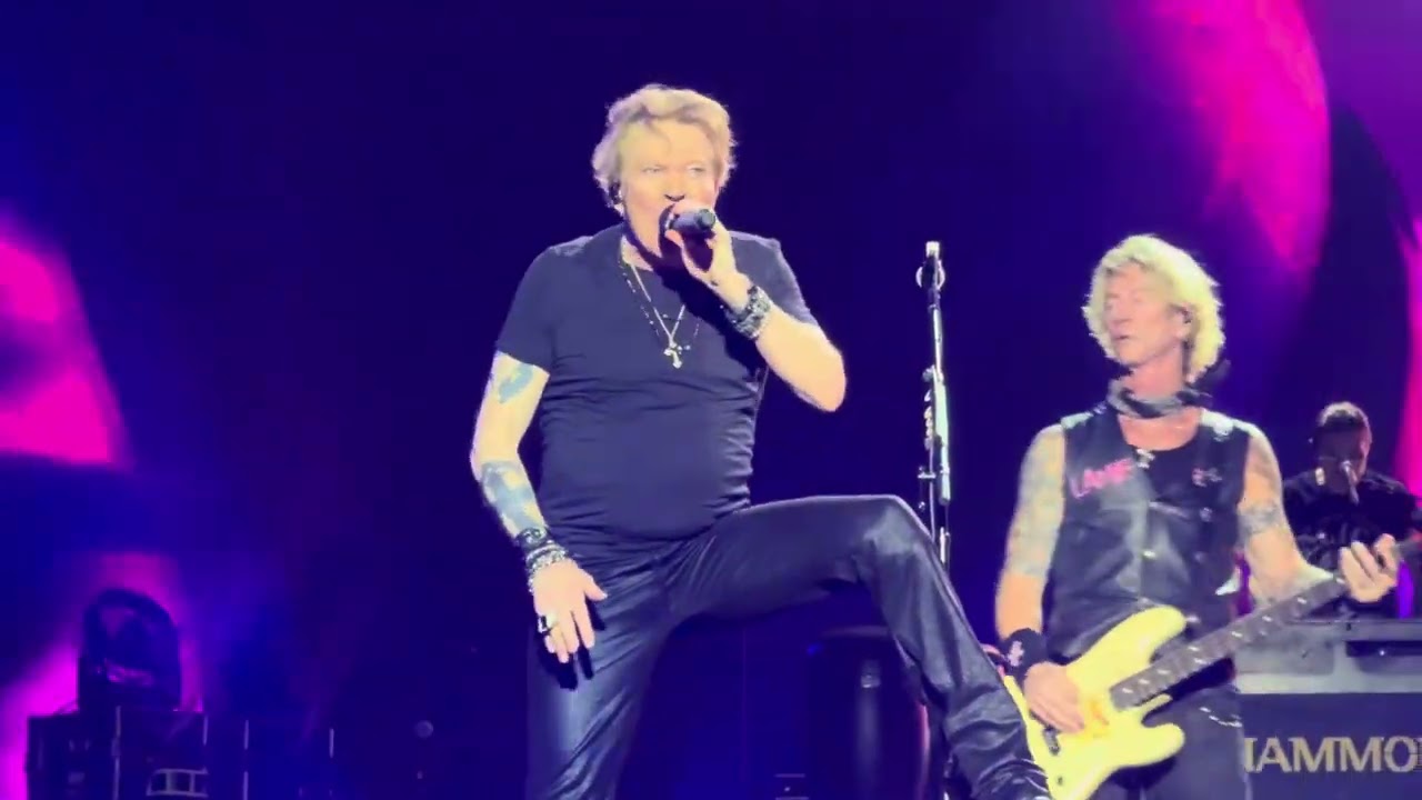 GNR Taiwan 2025: Estranged outro and You Could Be Mine