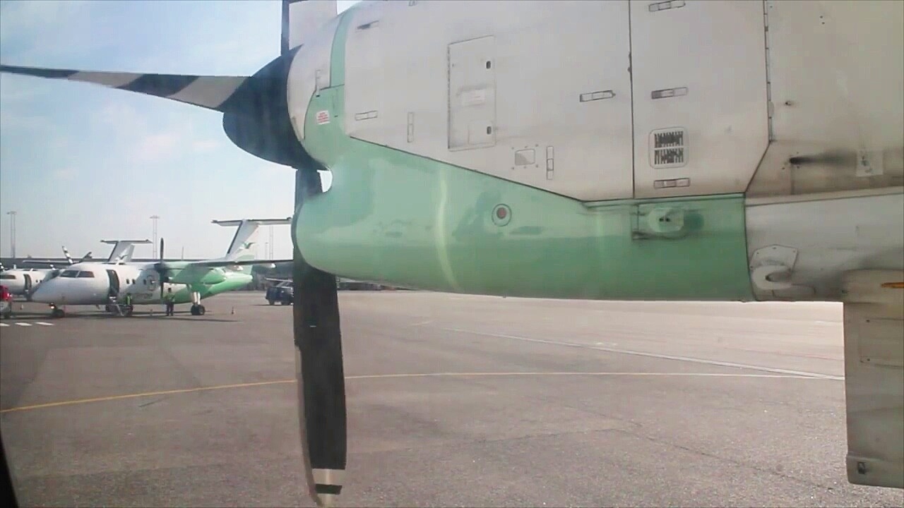Widerøe Dash 8-100 Oslo-Florø-diverted to Bergen Safety, Takeoff, 3x go-around and landing WF128