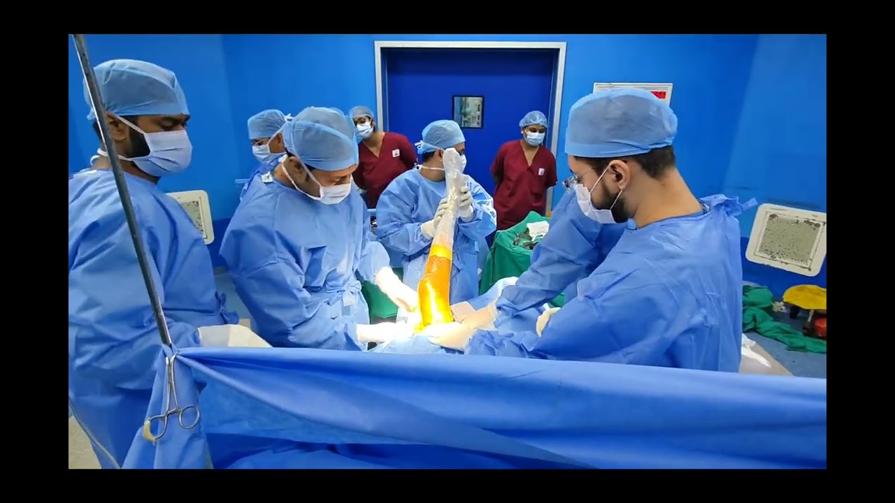 Preparation in Operation theatre before knee replacment surgery by Dr Devendra lakhotia