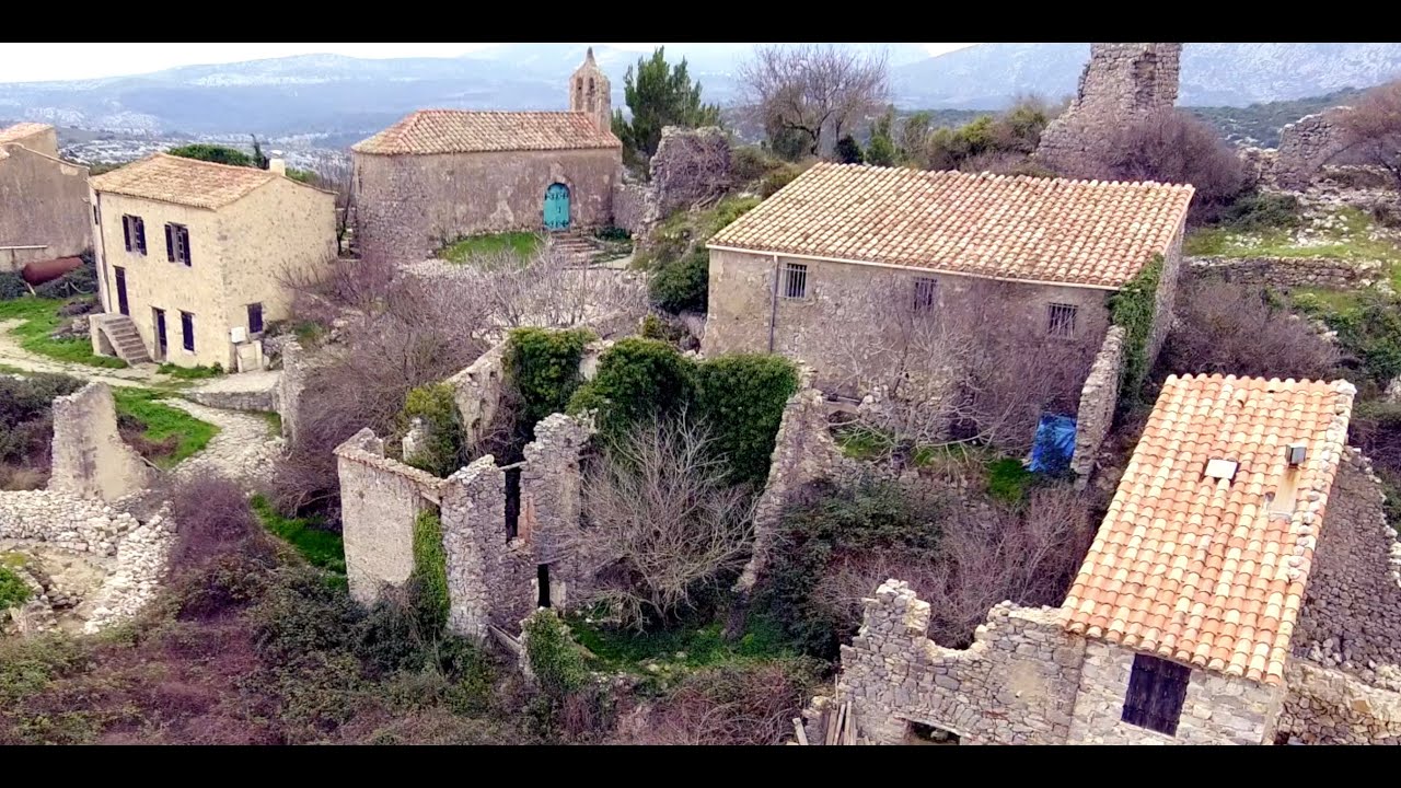 village Abandonn&eacute; &agrave; P&eacute;rillos en r&eacute;novation !