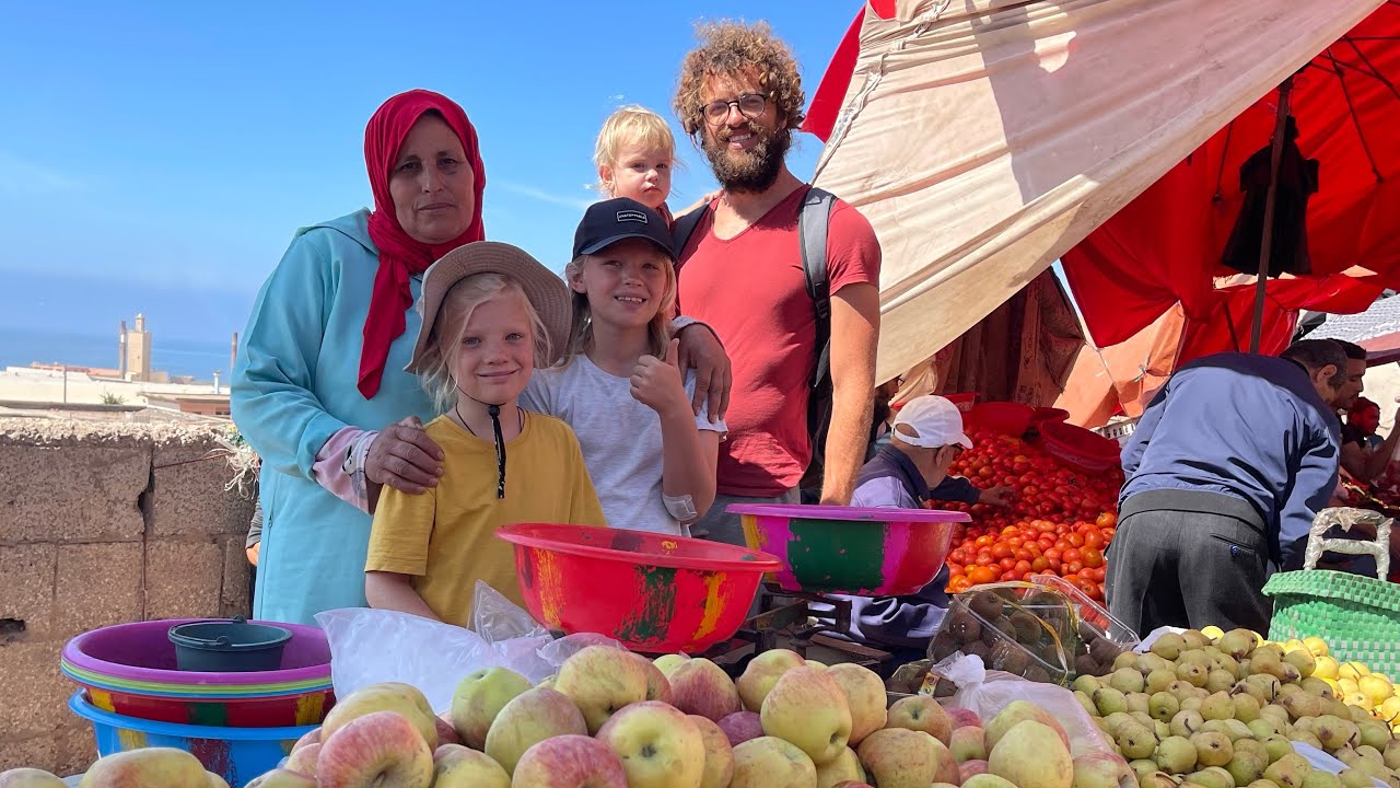 Moroccan Souq With a Nomadic Family 🇲🇦