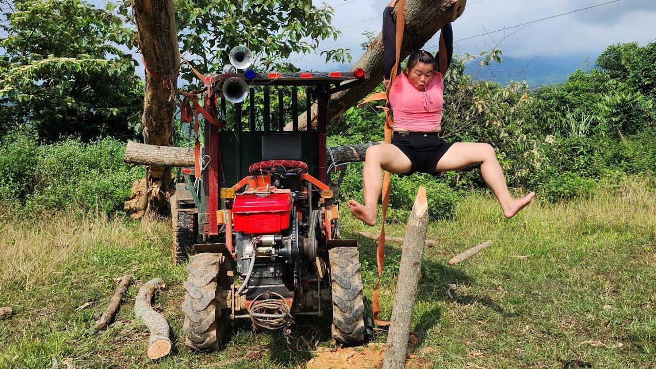 Agricultural vehicle transporting timber, use skills to load timber onto vehicle