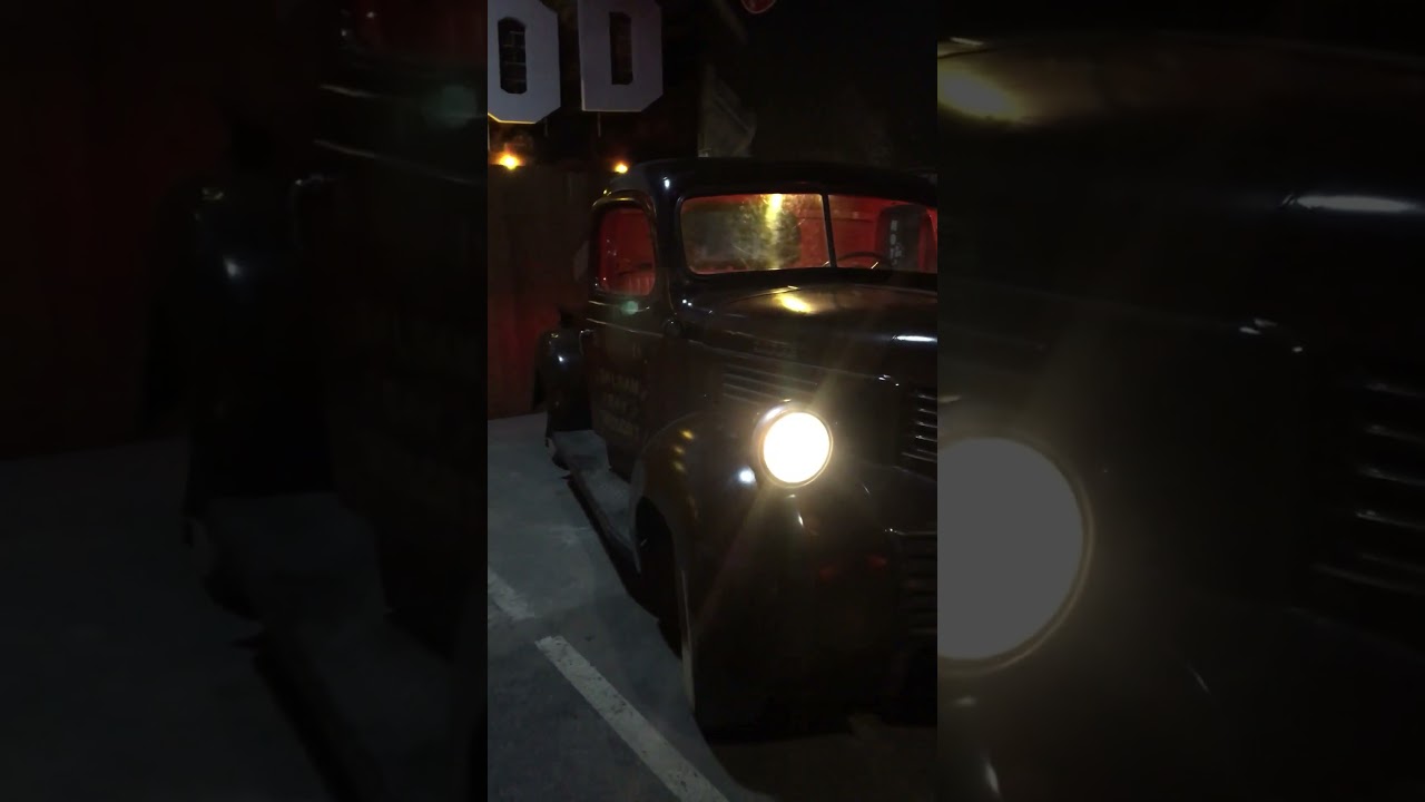 Ретро автомобиль. Dodge Pickup W.