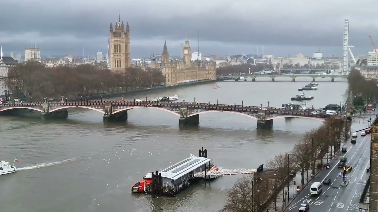 Cozy London Rooftop Ambience &ndash; Piano Jazz & Rainy City Views