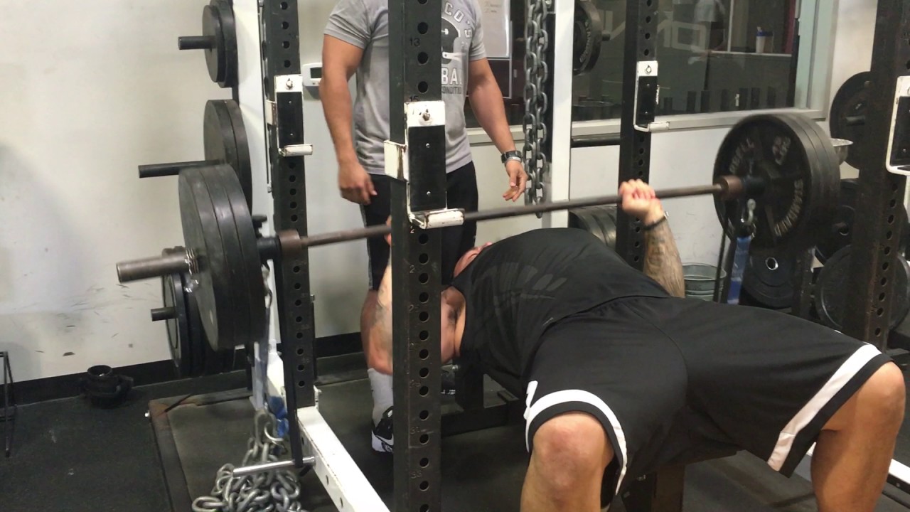 Super Bowl Champ Louis Vasquez Benches 315 + 80lbs. Chain + Bands