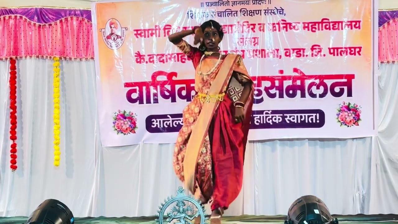Mulich navata na re kanha mazya mana lavani perform boy Song Gathering Swami Vivekanand School, Wada