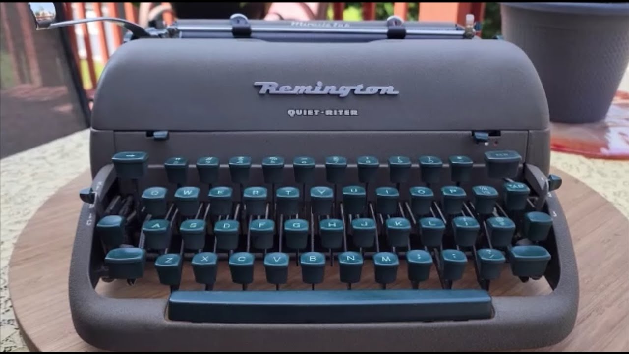 Remington Quiet Riter Typewriter QR2478351 made in 1952