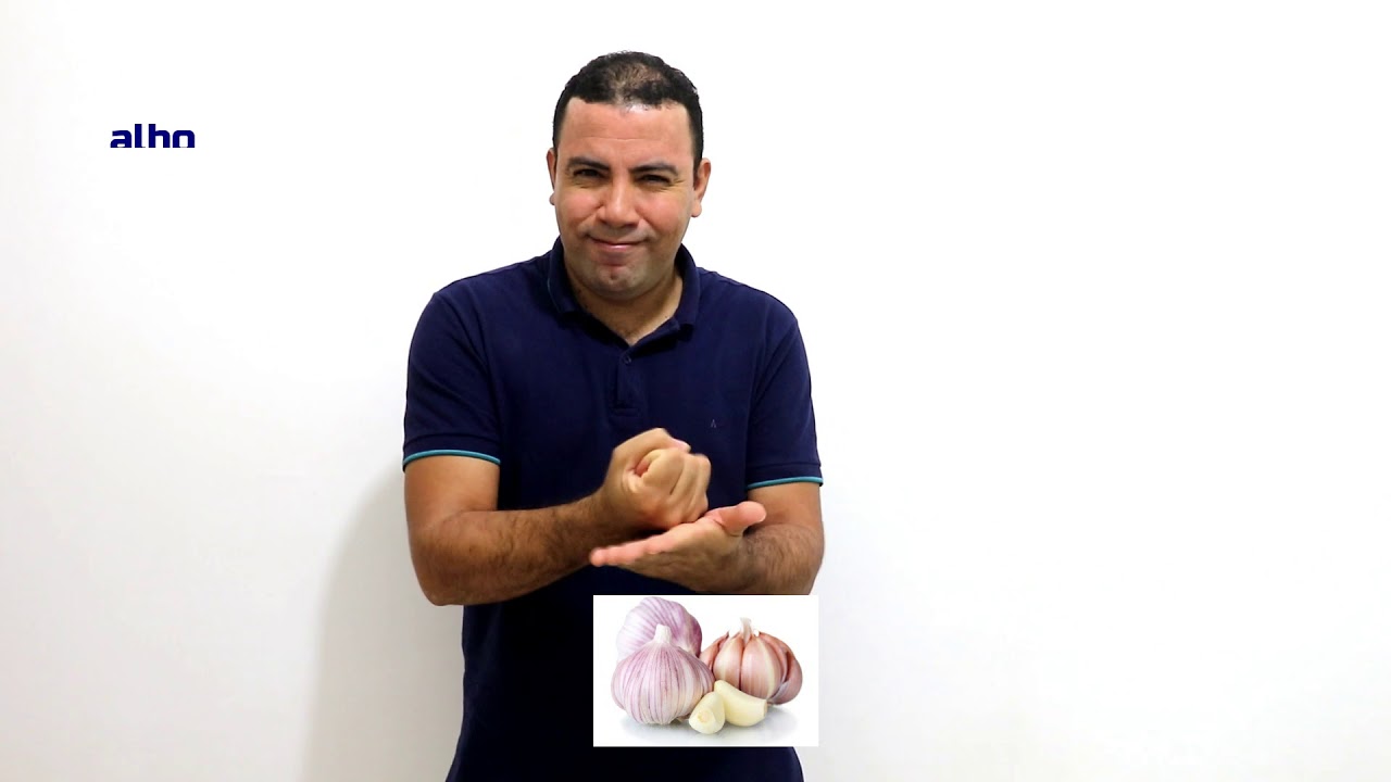 Na feira na barraca compramos tomate, cebola, batata, abóbora, quiabo, berinjela, coentro, andu