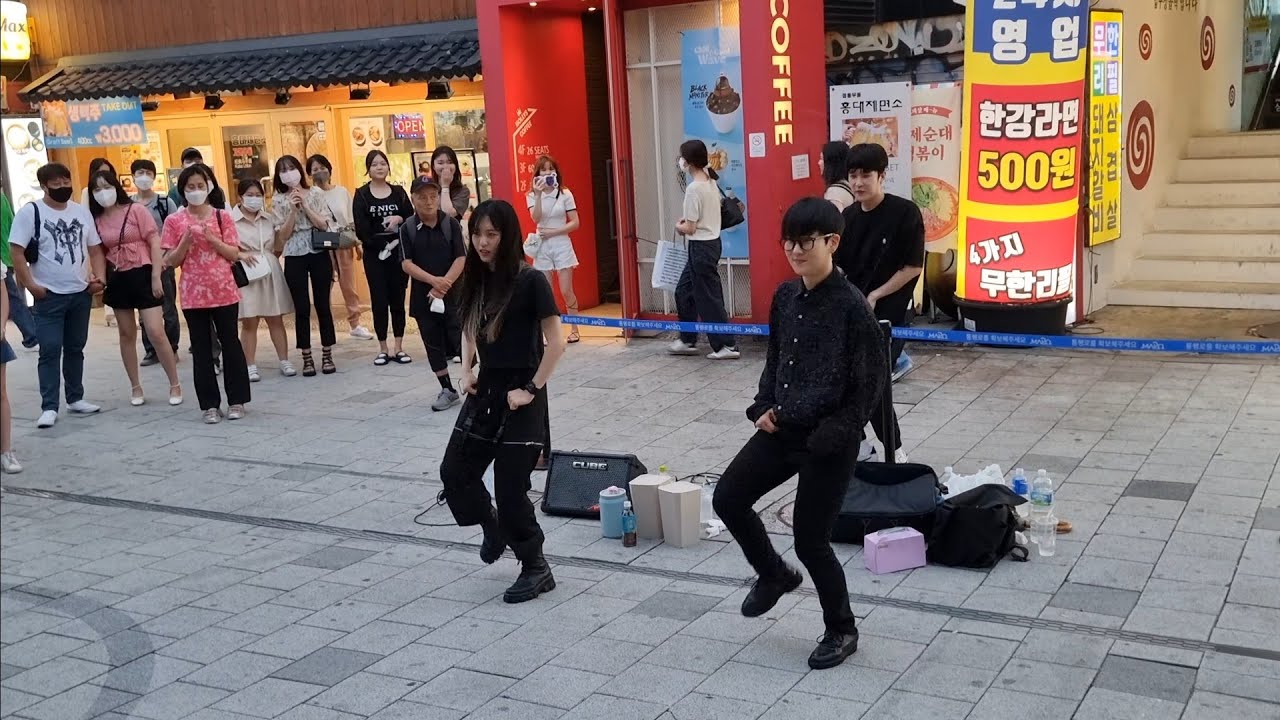 MONDAY. HYOJIN & YU KAGAWA. IMPROMPTU REQUEST BUSKING.