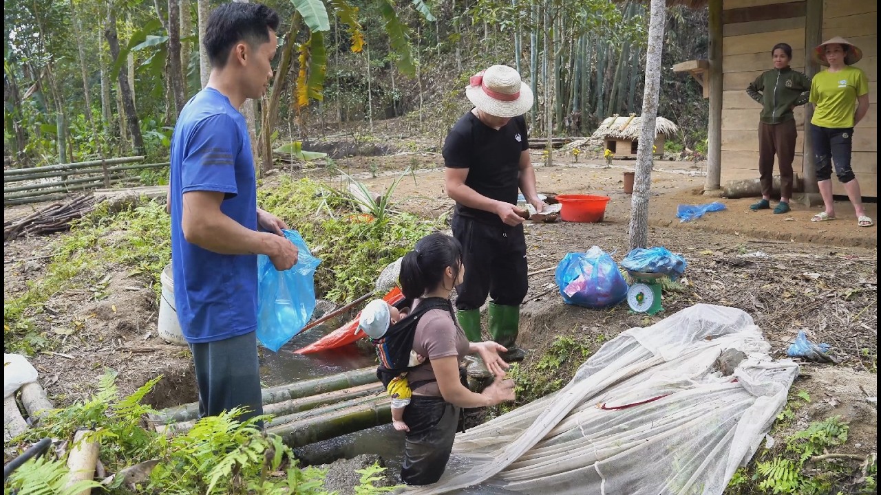 The kind young man and everyone else helped the single mother take care of the abandoned baby.