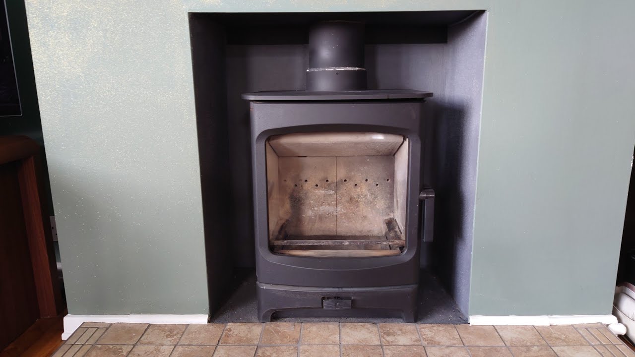SWEEPING A CHARNWOOD AIR 5 WOOD BURNING STOVE.