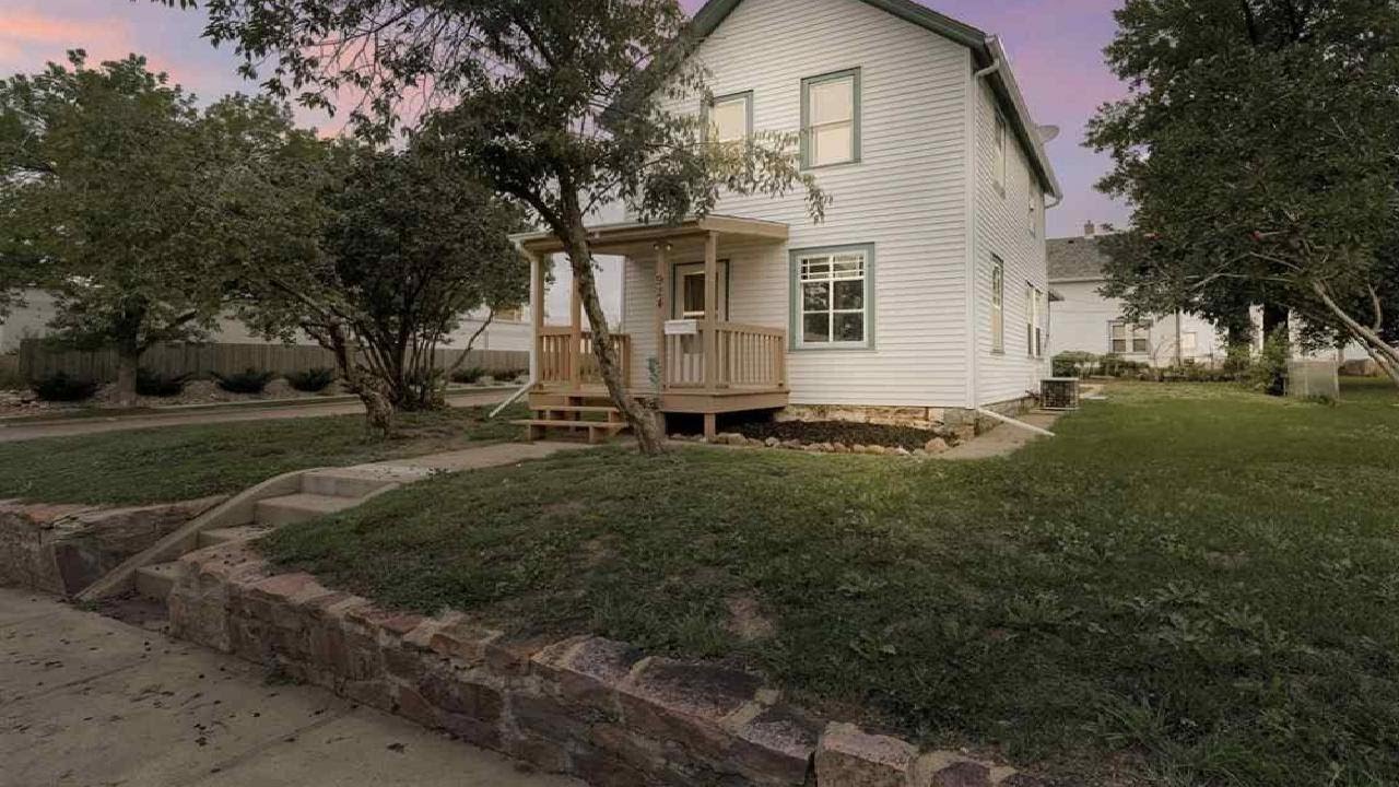 924 W 12th St, Sioux Falls, SD Presented by Blake Bohner.