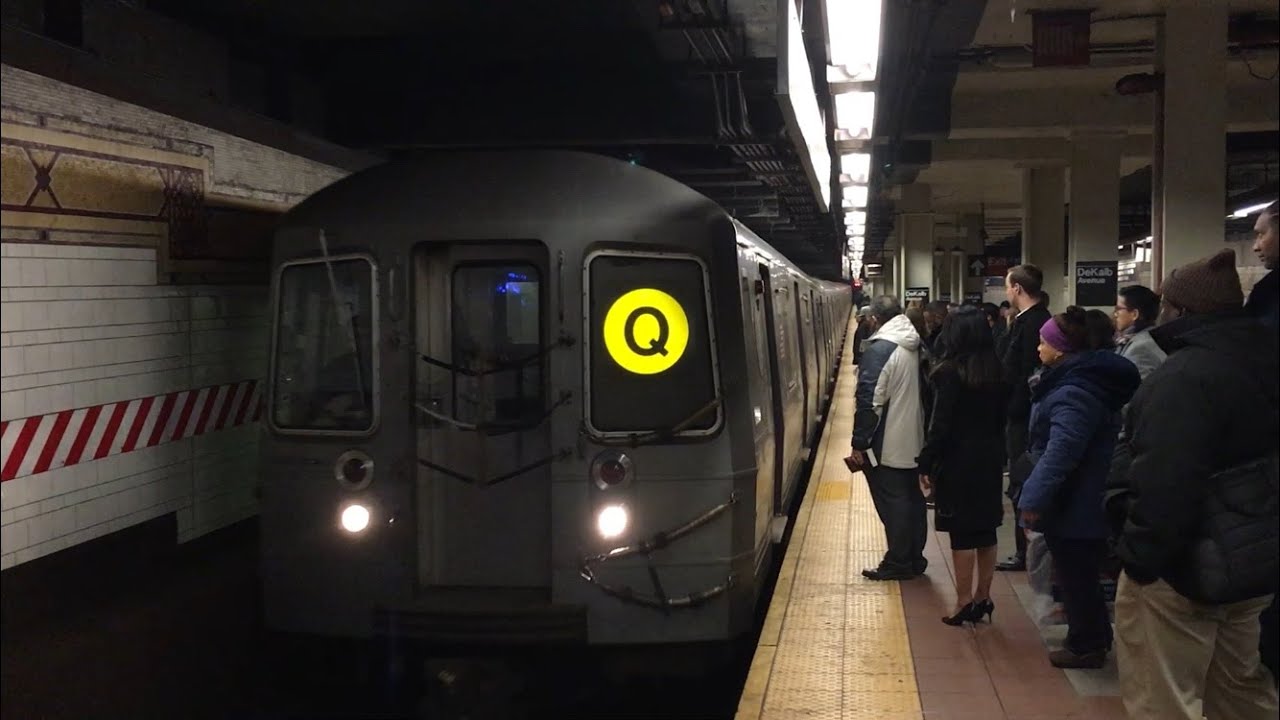 BMT Subway: (B) (Q) (R) (W) Train Action @ DeKalb Avenue (R46, R68, R68A, R160A-2, R160B)