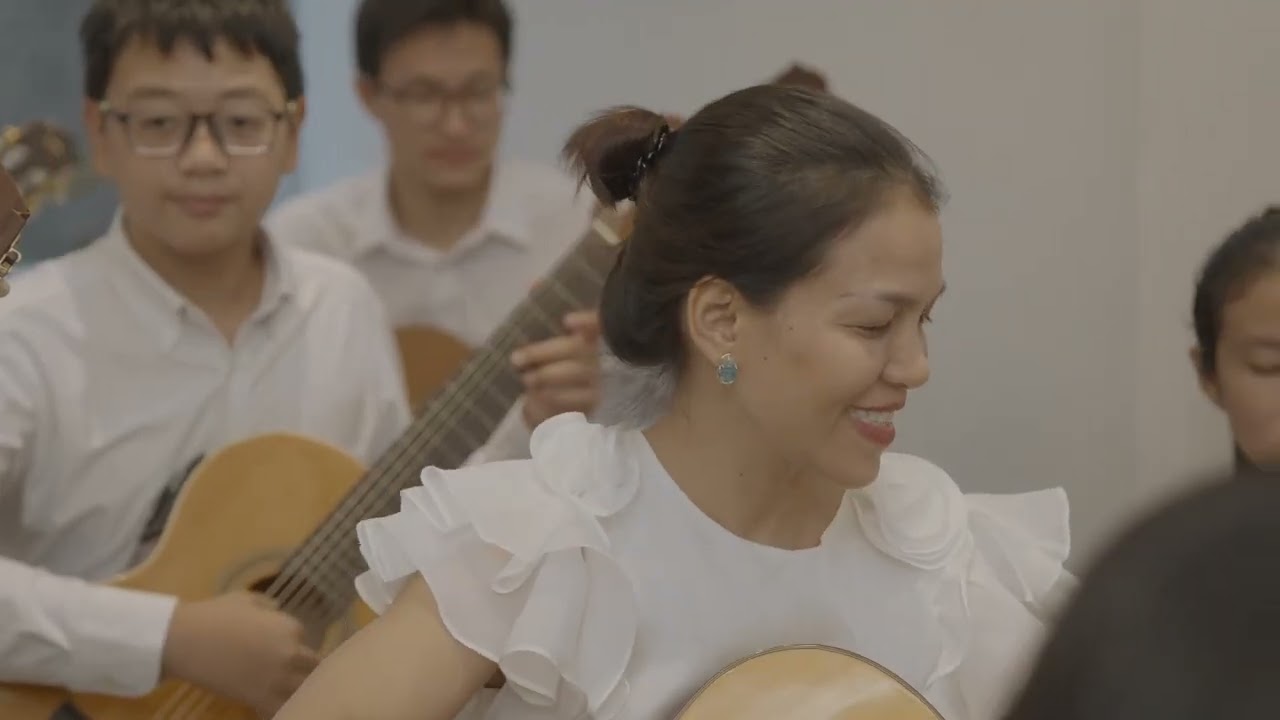 Tarantella - Lớp Guitar Cô Kim Chung hoà tấu cùng cô Trà Thanh (Sicilian Folk Song)