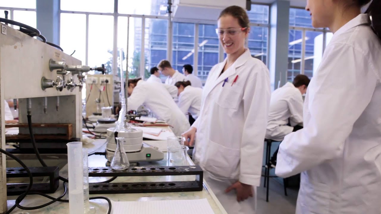 Dr Liz New &ndash; A new way of teaching chemistry
