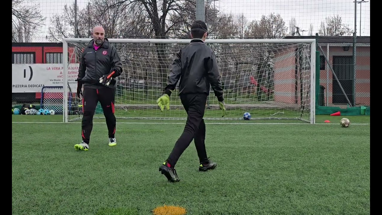 Father VS Son Challenge, chi segna va in porta, allenamento giovani portieri, training goalkeepers! 