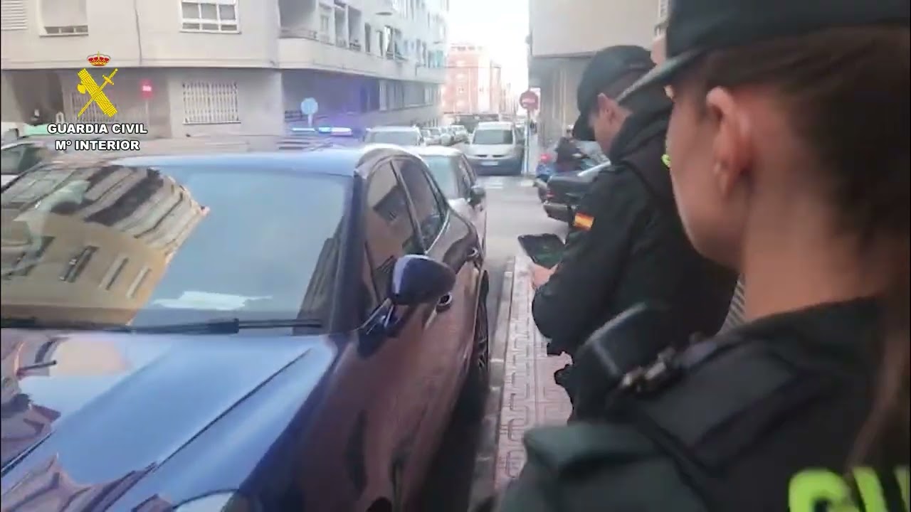 Dos detenidos por robo de un vehículo de alta gama