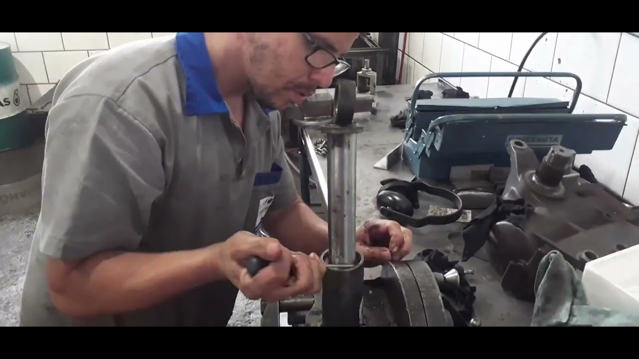Como Desmontar Pistão Hidráulico  Basculamento da Cabine do Scania 124????