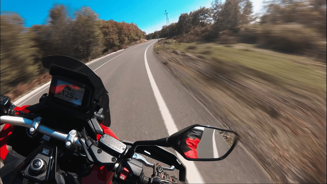 Honda X-ADV 750 (RAW Onboard)