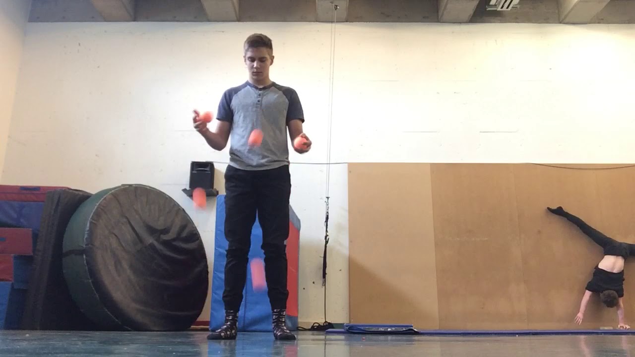 5 bouncing balls / 27 minutes and 22 seconds (lift bounce juggling). By Basile Pucek.