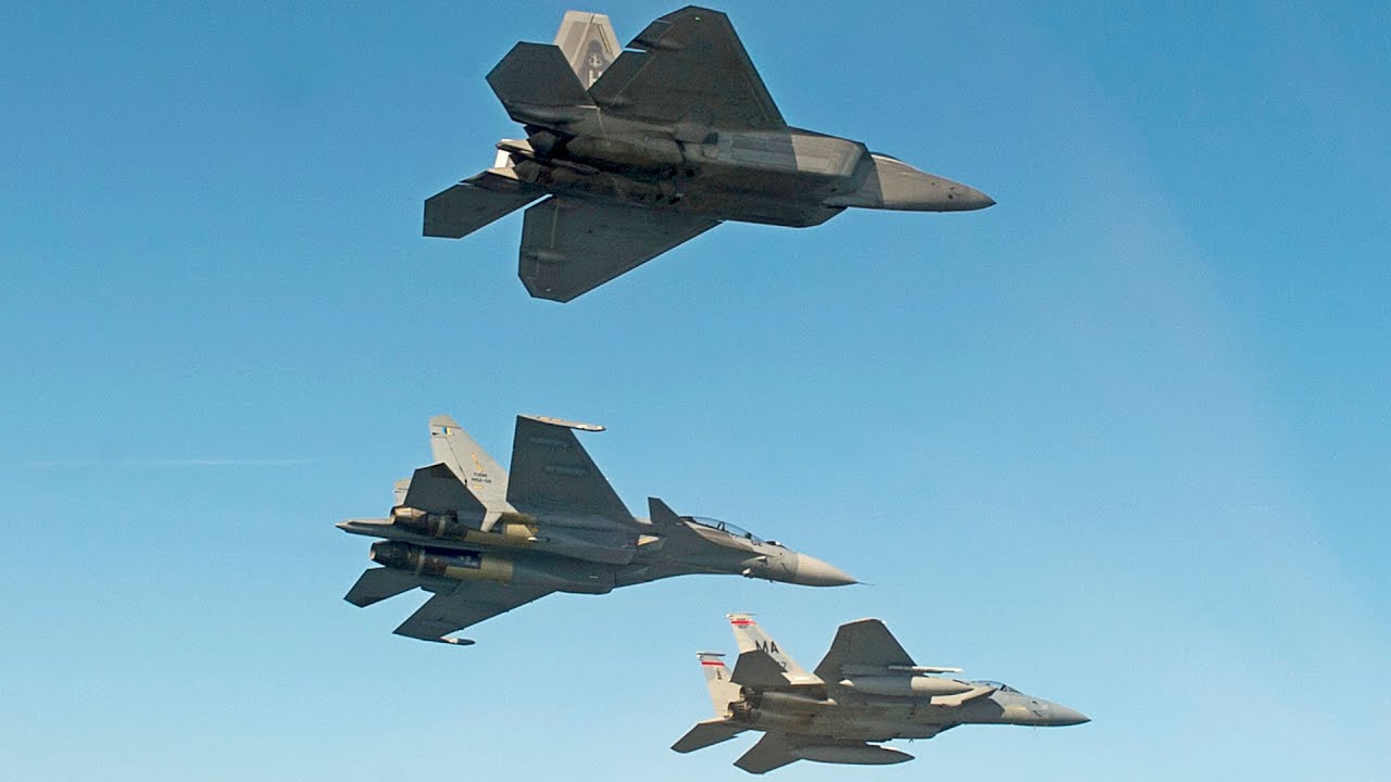 Учения ВВС Малайзии. Истребители F-15, F-22, F/A-18, МиГ-29, Су-30, BAE Hawk 208.