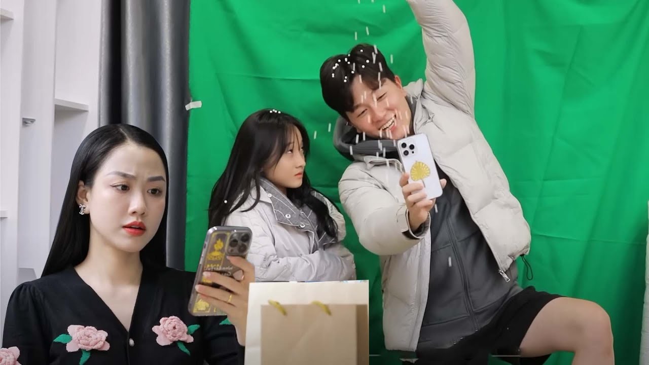 Cô Bé Bị Cha Dượng Ép Facetime Nói Dối Mẹ Ruột Và Cái Kết Báo Ứng Hả Hê Cha Dượng | Trang Tổng #600
