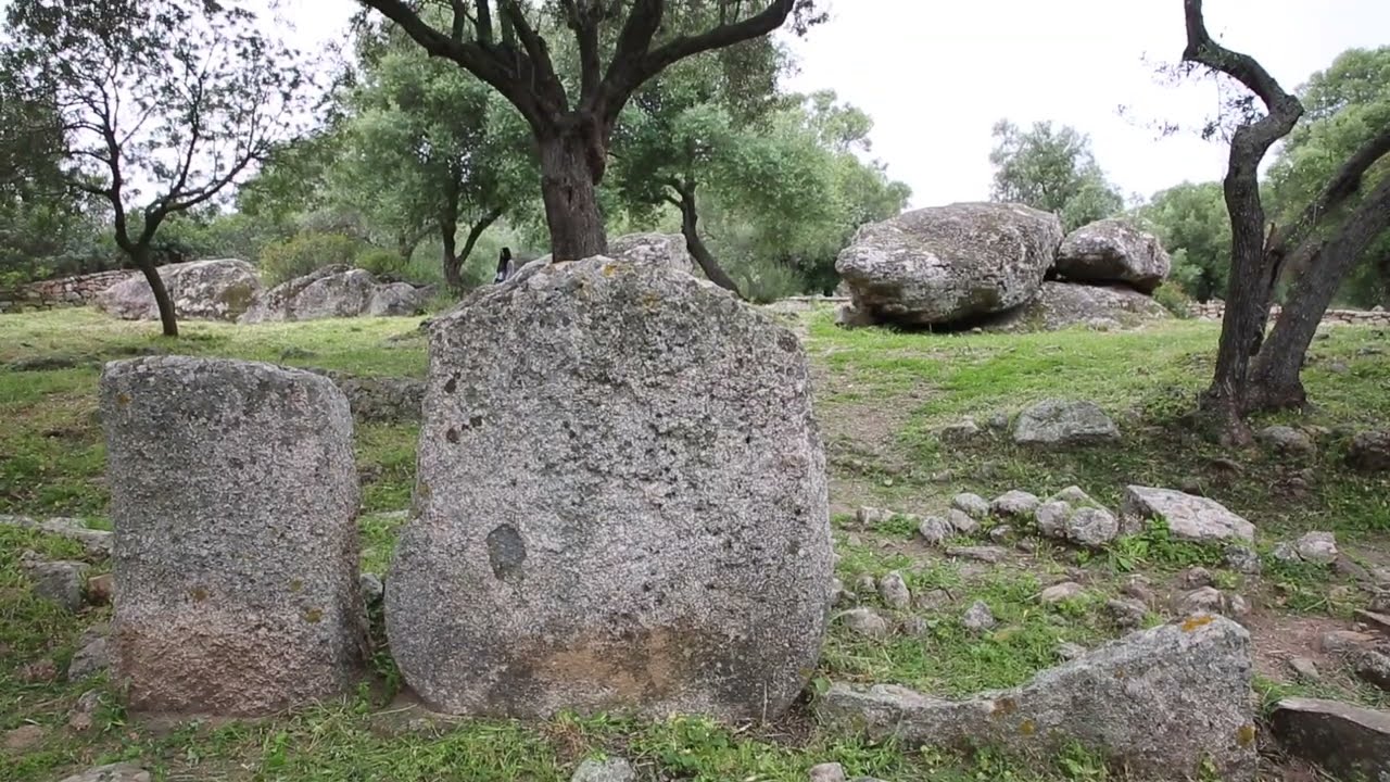 Italie Sardaigne (Sardinia)  Site archéologique Giants' Grave of Su Mont' E S'Abe