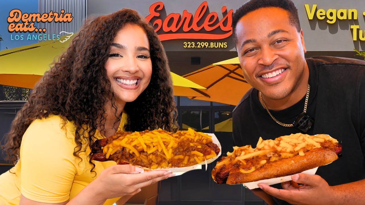 Пробуем знаменитый Earle’s на Креншоу с @LATRYGUY (знаменитые LA Chili Dogs!) | Demetria Eats