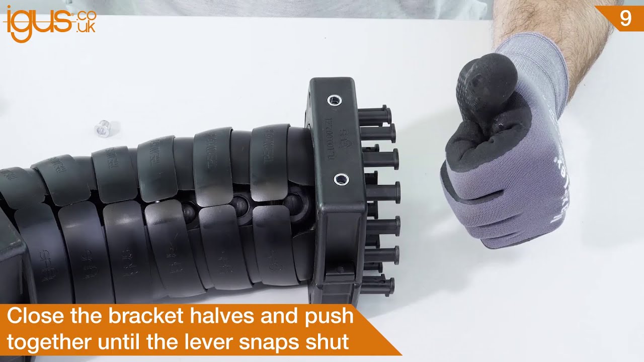 How to use triflex® brackets on the triflex® robot energy chain | igus®