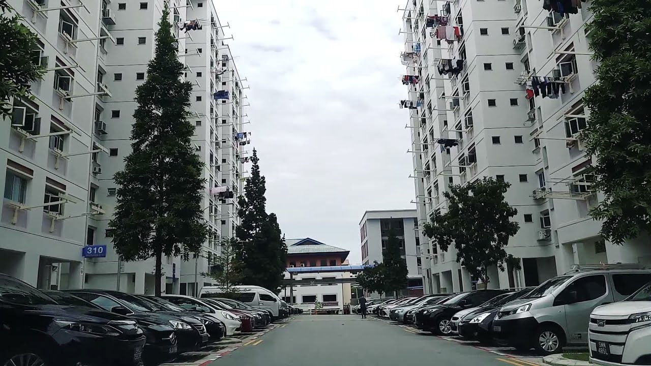 Driving in Singapore from Woodlands Street 31 to Wood Square at Woodlands Square.