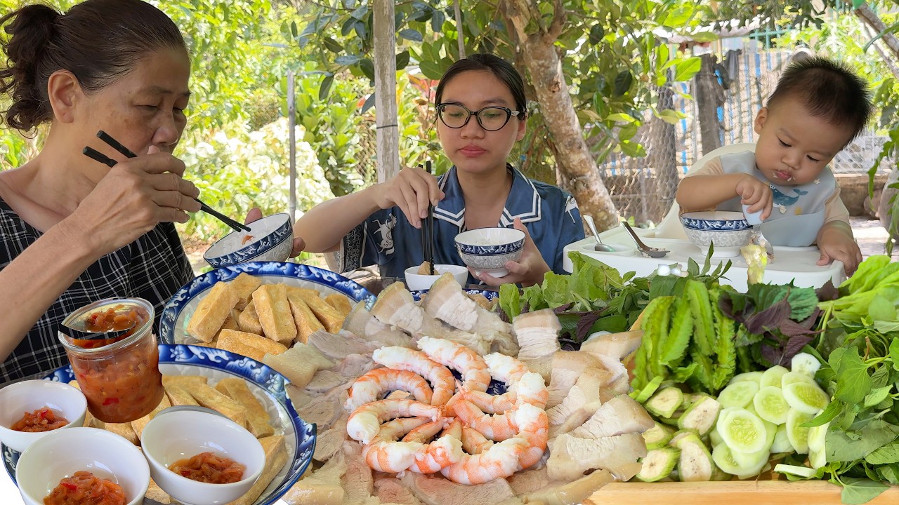 Thịt Luộc Rau Sống Chấm Mắm Tép Chua