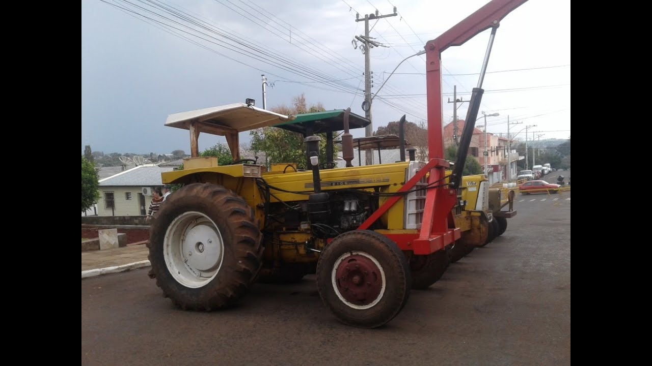 CBT 2105 com Guincho (trator antigo).
