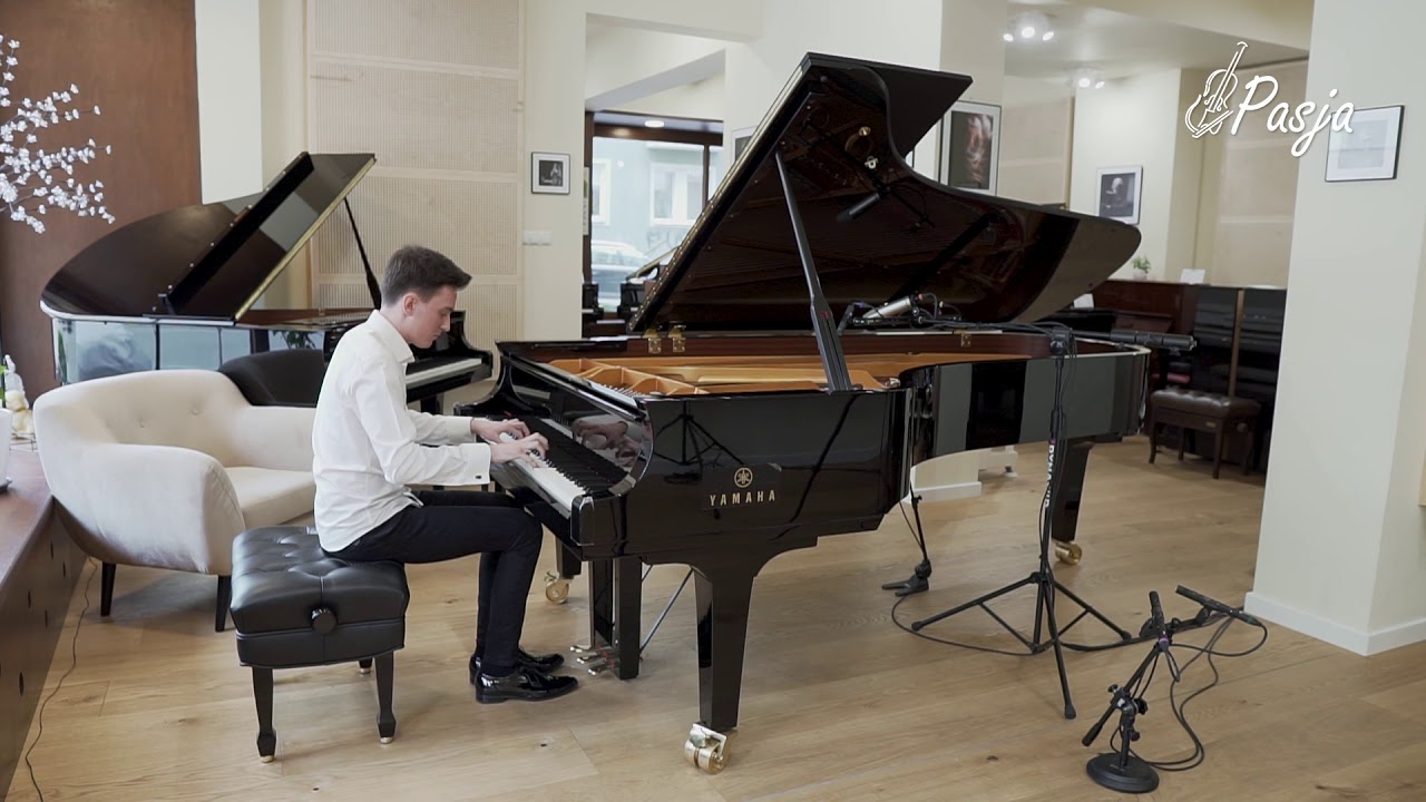 YAMAHA CFX - J. S. Bach - Preludium i Fuga d-moll - Eryk Ploplis