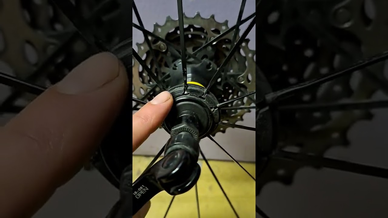 Sortir un rayon sur Mavic Aksium