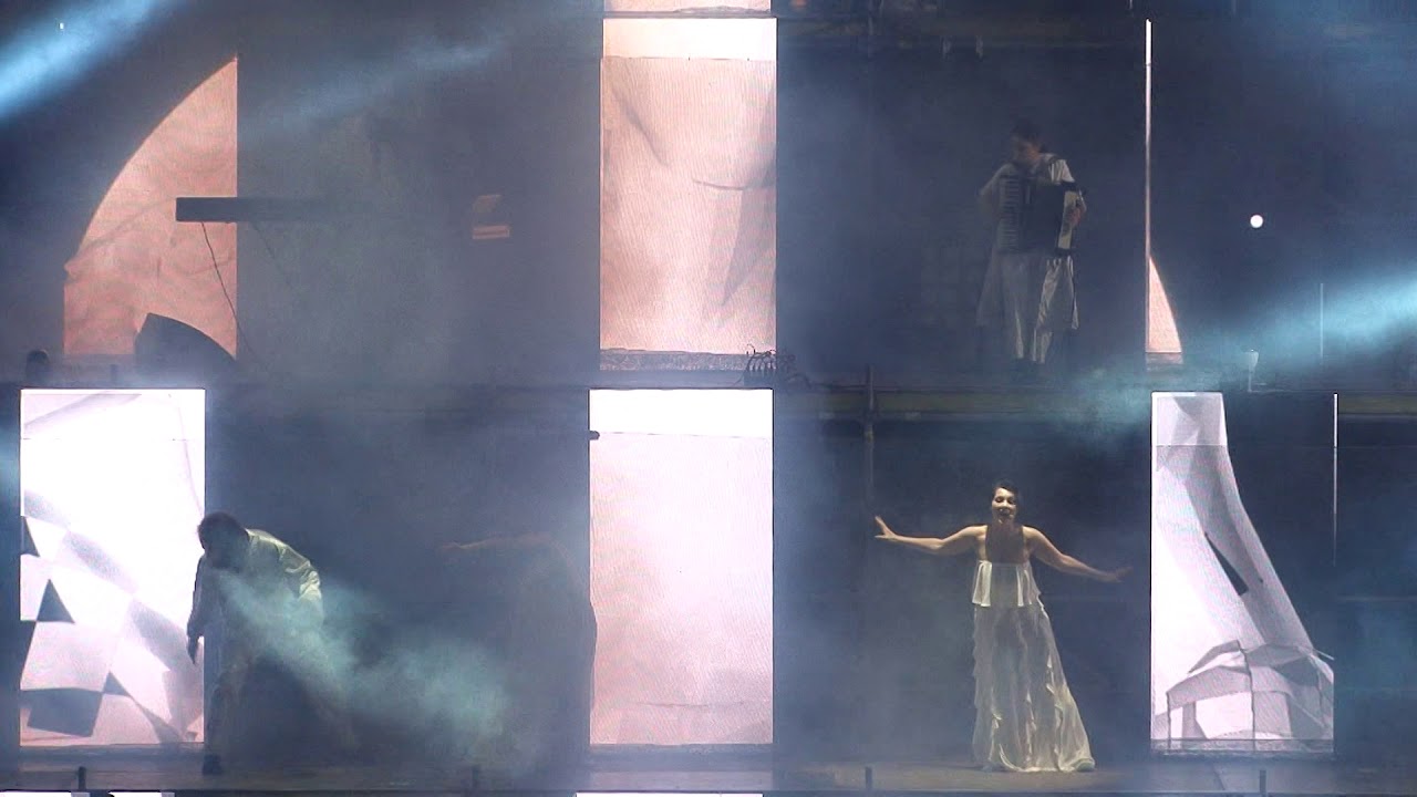 Музыкальный перформанс исполняют группа &laquo;NOVA OPERA&raquo; и  рейв-бэнд &laquo;ЦеШо&raquo;