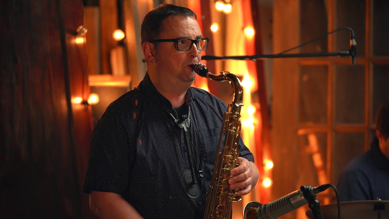TuneTown LIVE - Memories Remain (Artie Roth)