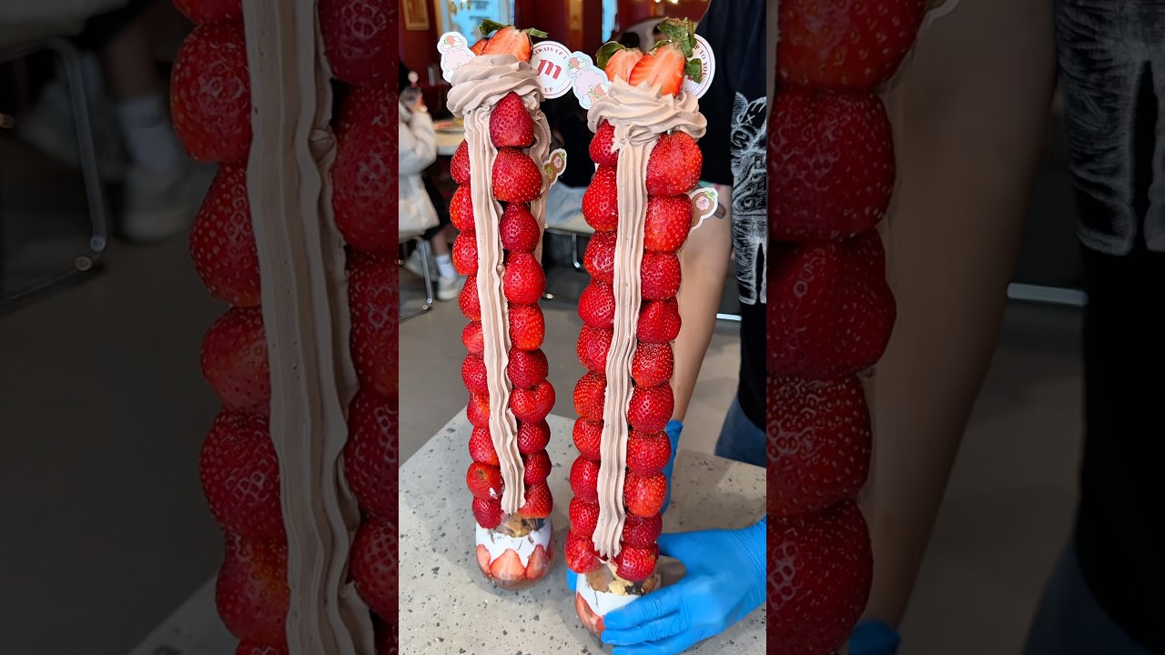 Tallest strawberry parfait in Taiwan🍓#taiwan #大好物は高カロリー