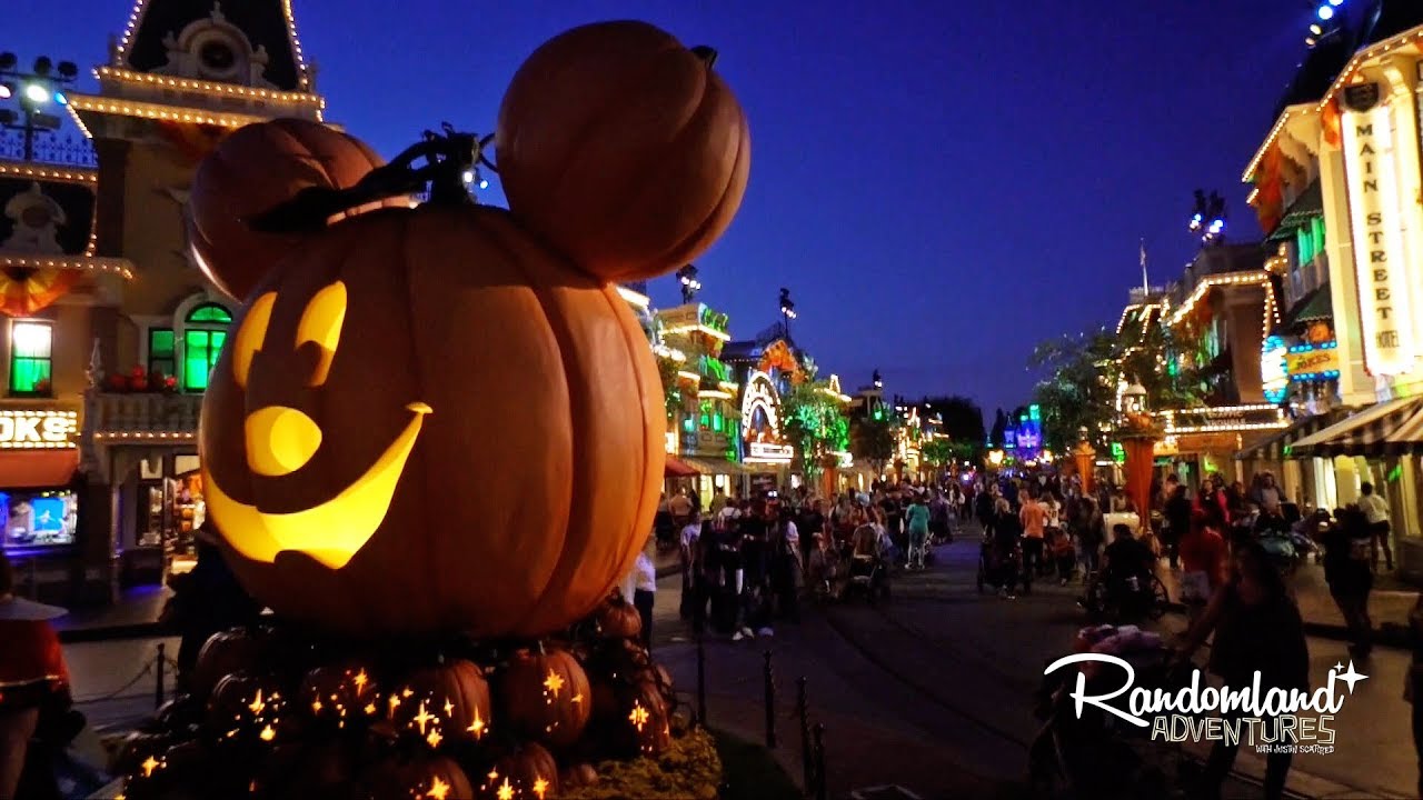 Halloween Party at Disneyland!! Mickey's Halloween Party special event!